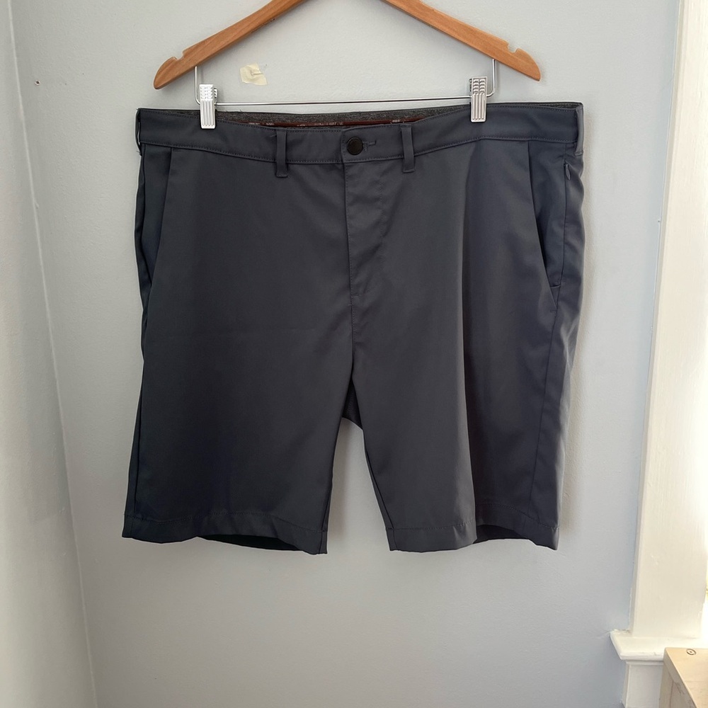 Jachs Gray Flat Front Shorts Versatile Style